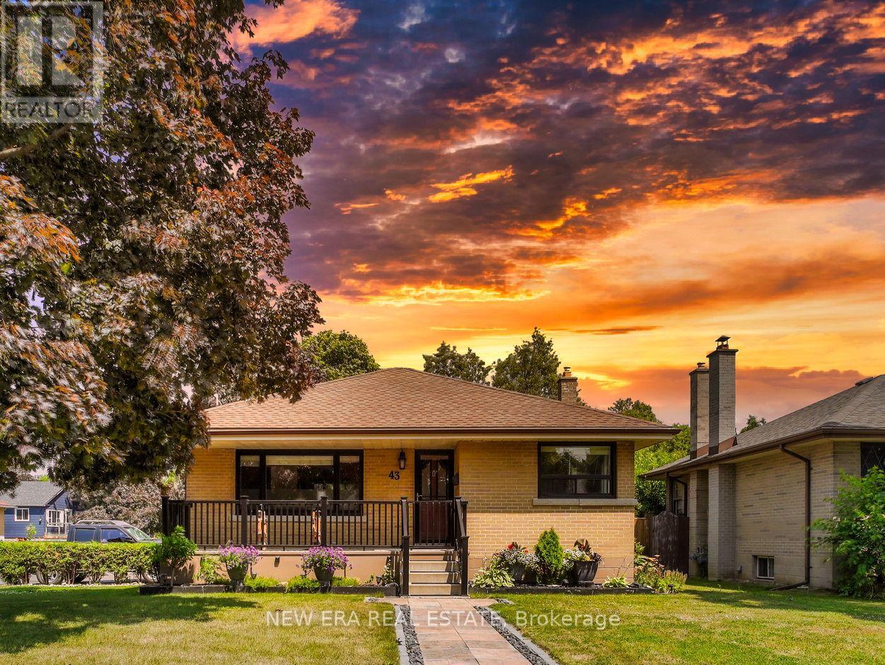 43 Rowanwood Avenue