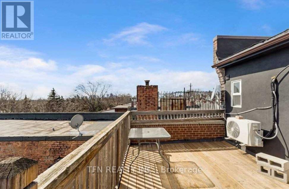 1279 1281 Gerrard Street E