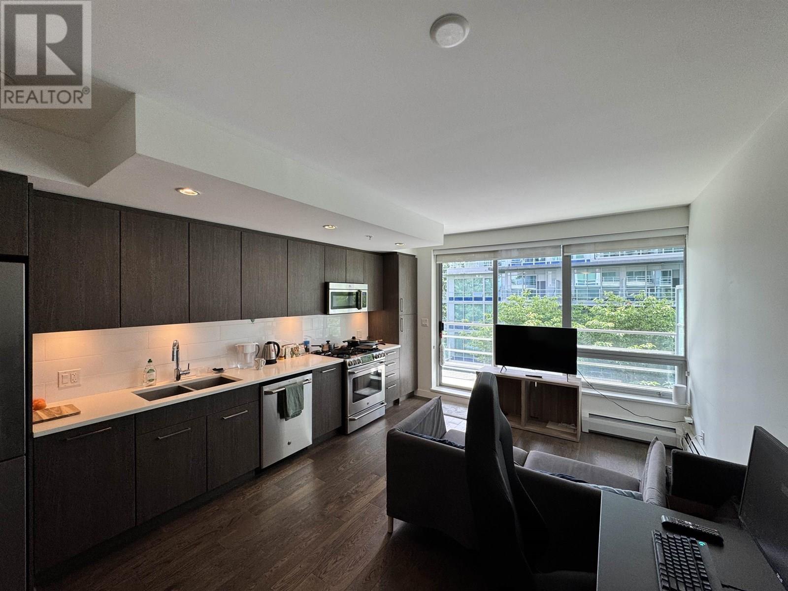 210 9060 University Crescent