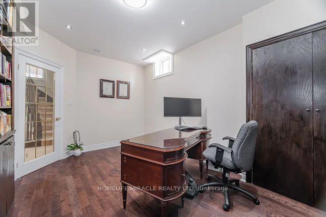 2373 Rideau Drive E
