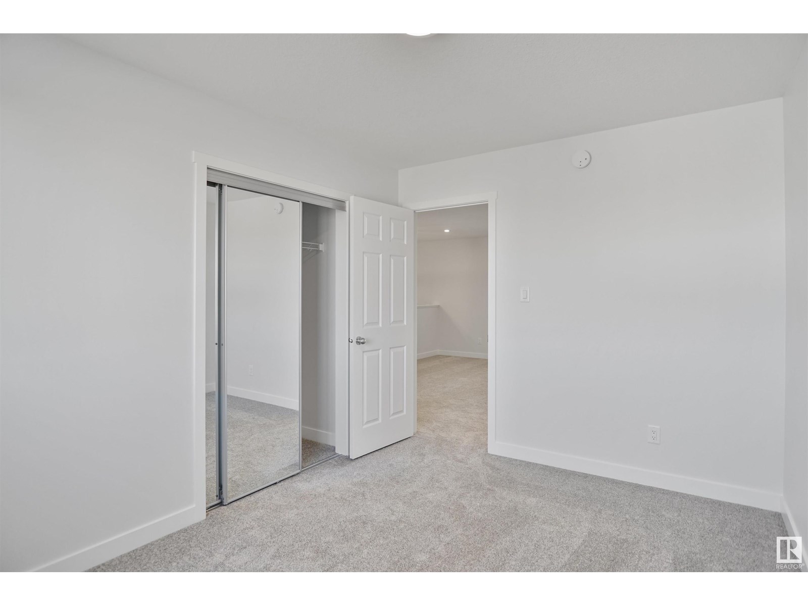 17631 46 St Nw