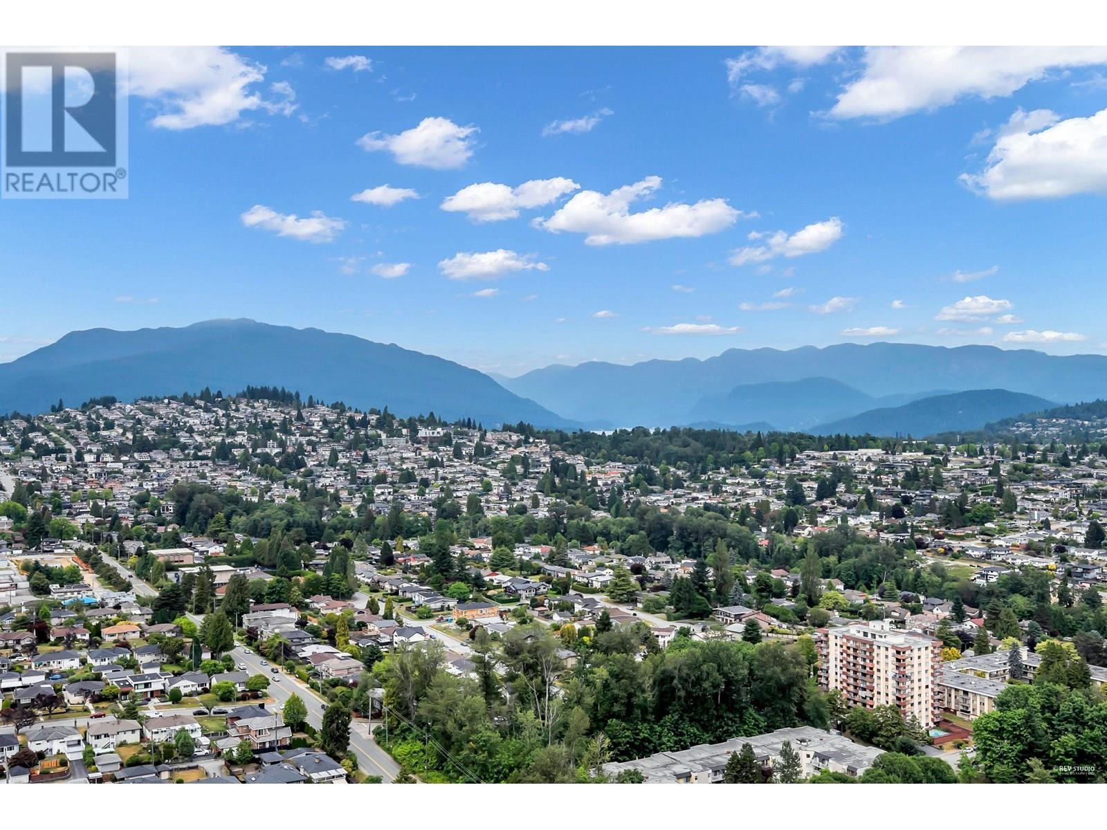 4504 4880 Lougheed Highway