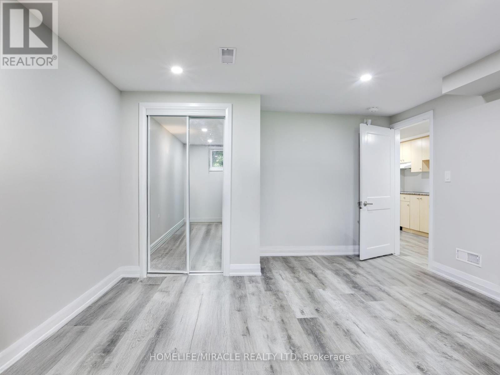 7 Cardill Crescent