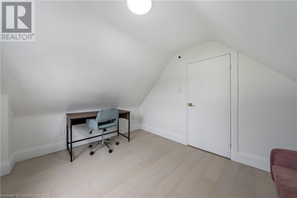 302 Dunsmure Road