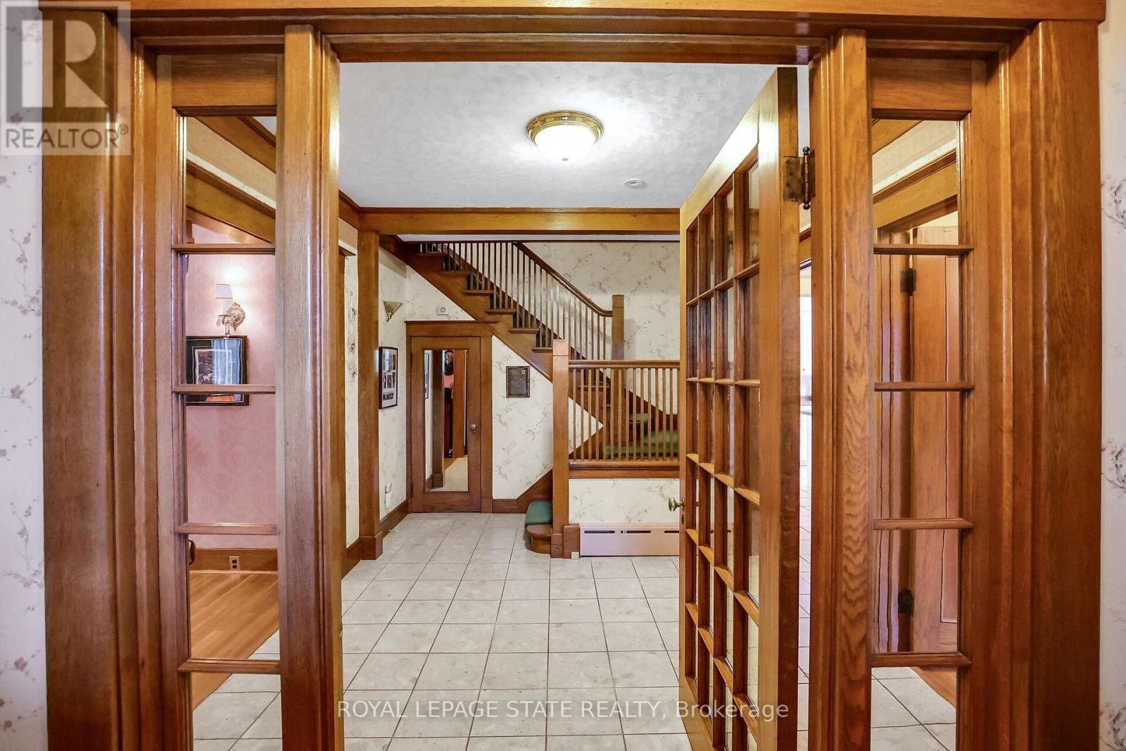 102 Main Street E