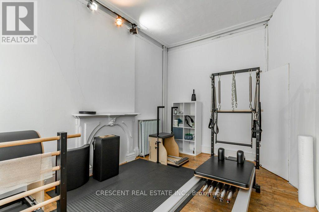 414 Queen Street W