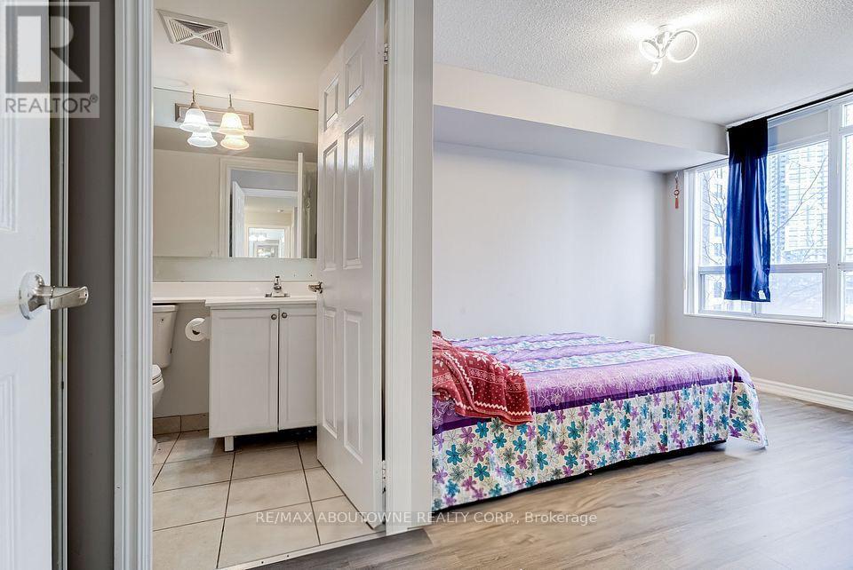 401 310 Burnhamthorpe Road W