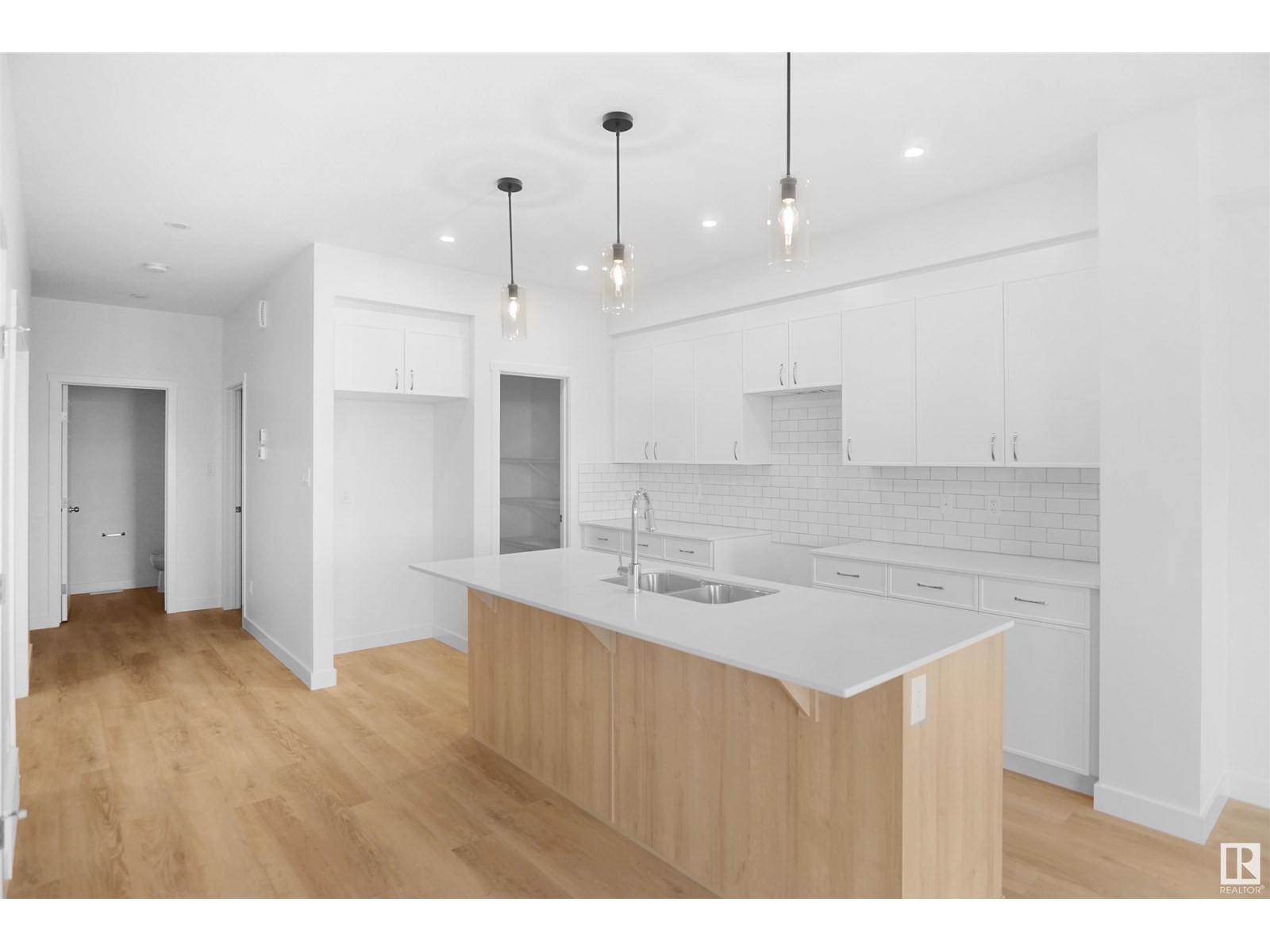 3412 122 St Sw