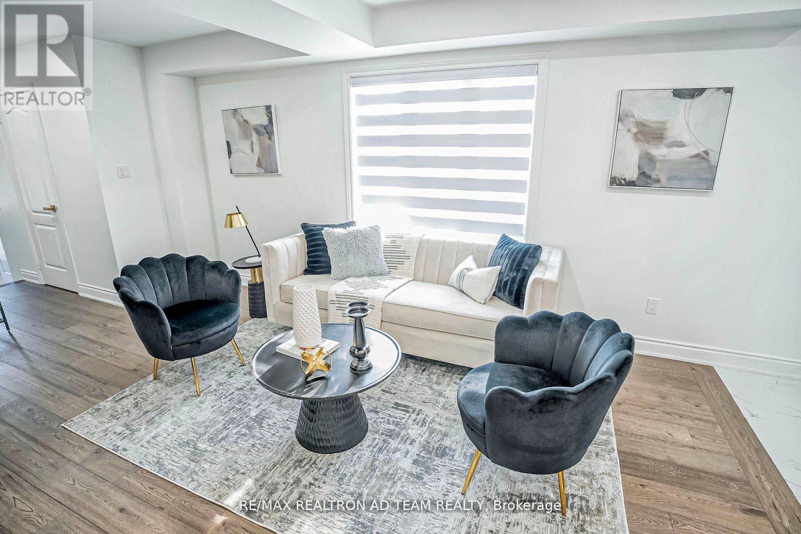 10 Tozer Crescent