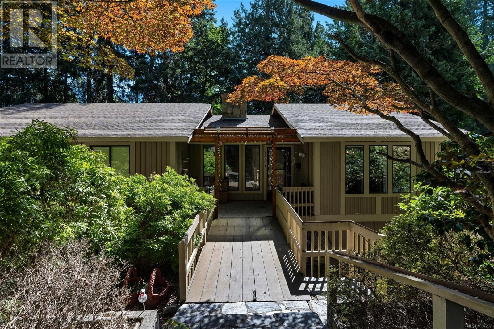 4687 Lochwood Cres