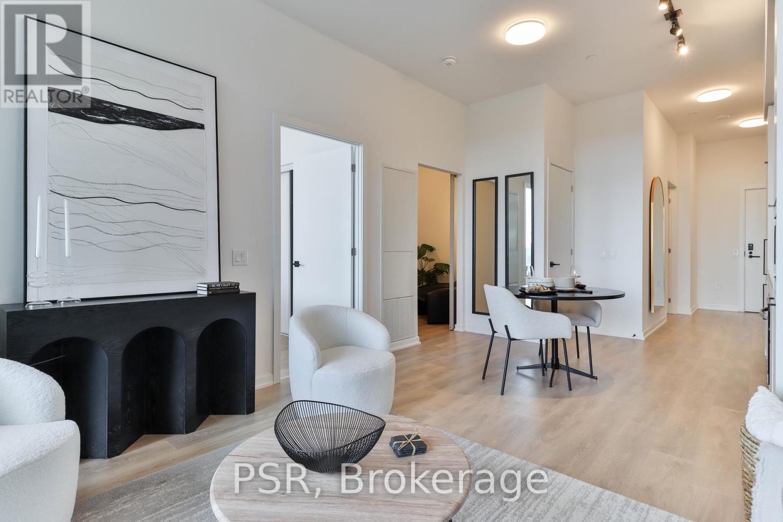 702 1285 Dupont Street