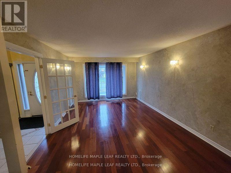 Upper 4 Ashurst Crescent