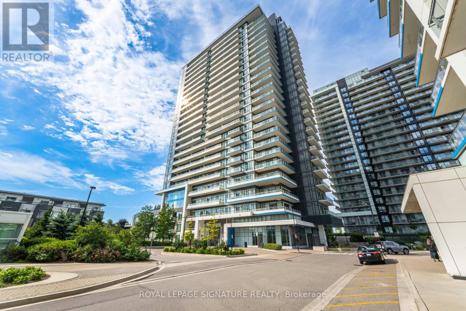 313 2560 Eglinton Avenue W