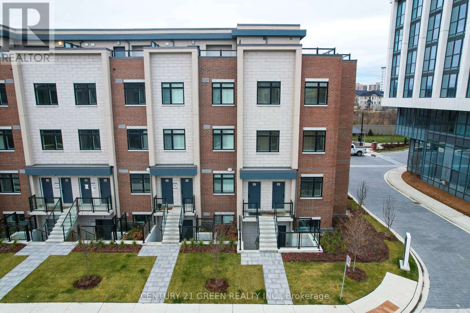 247 1075 Douglas Mccurdy Common