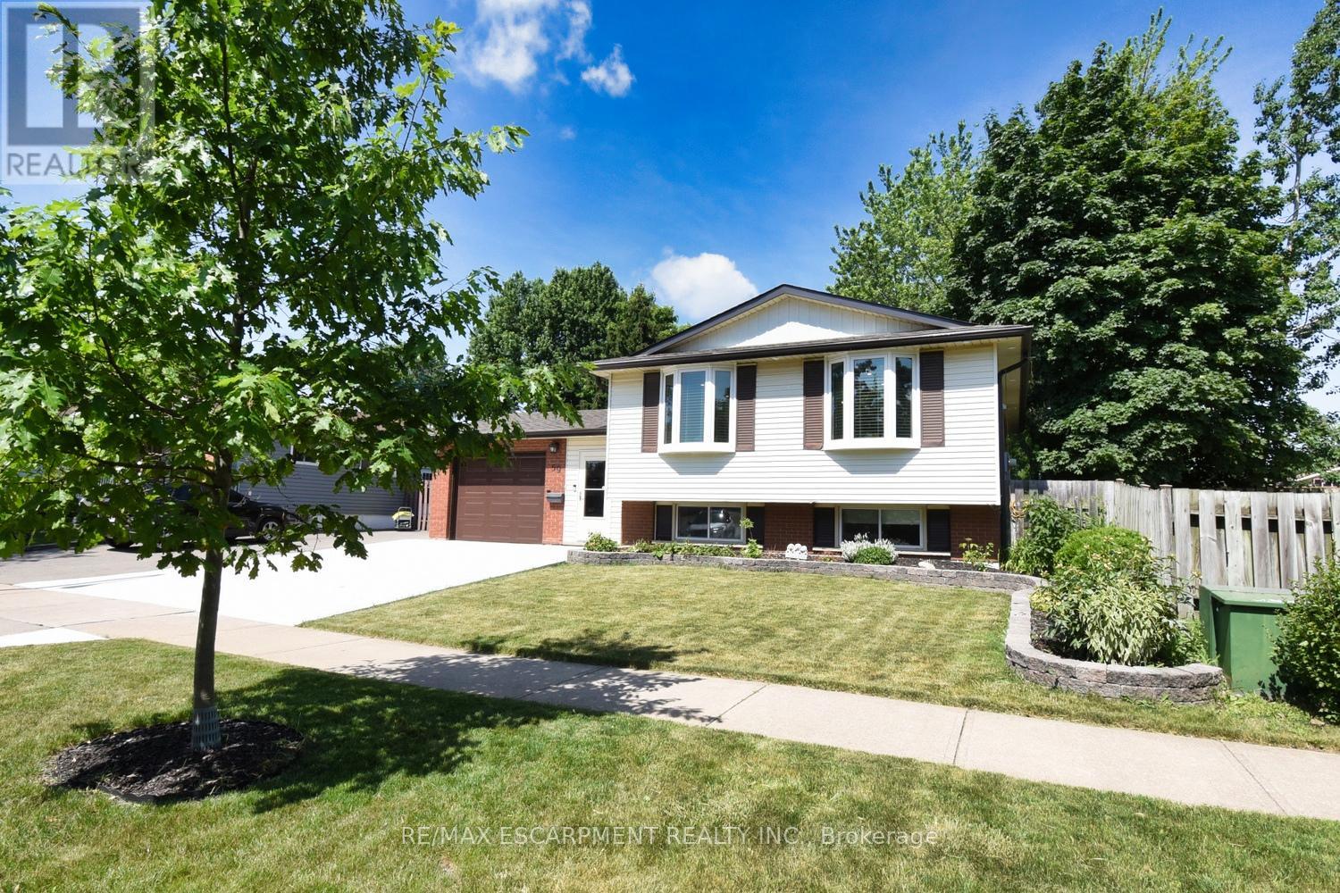 59 Yorkdale Crescent
