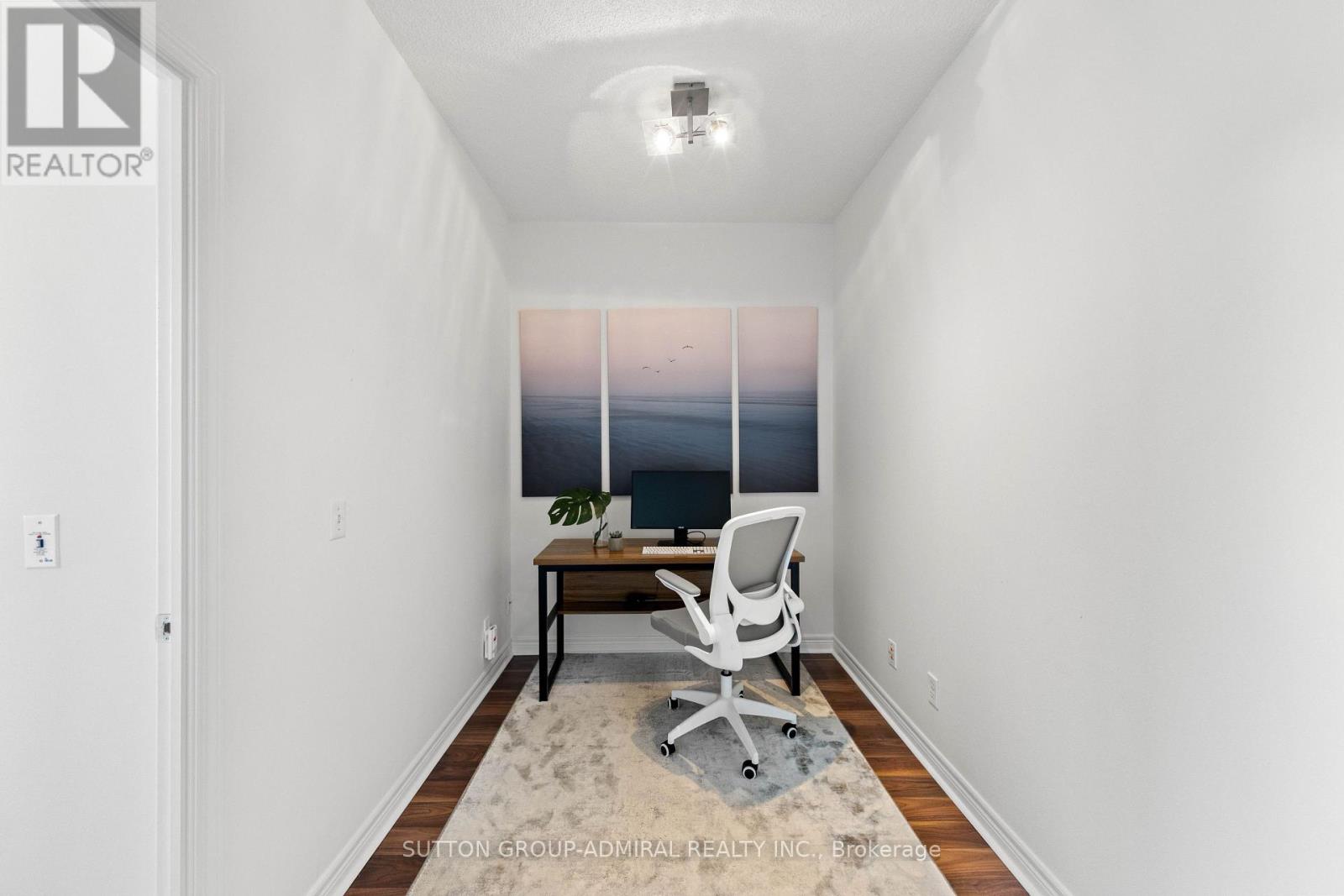 210 51 Lower Simcoe Street