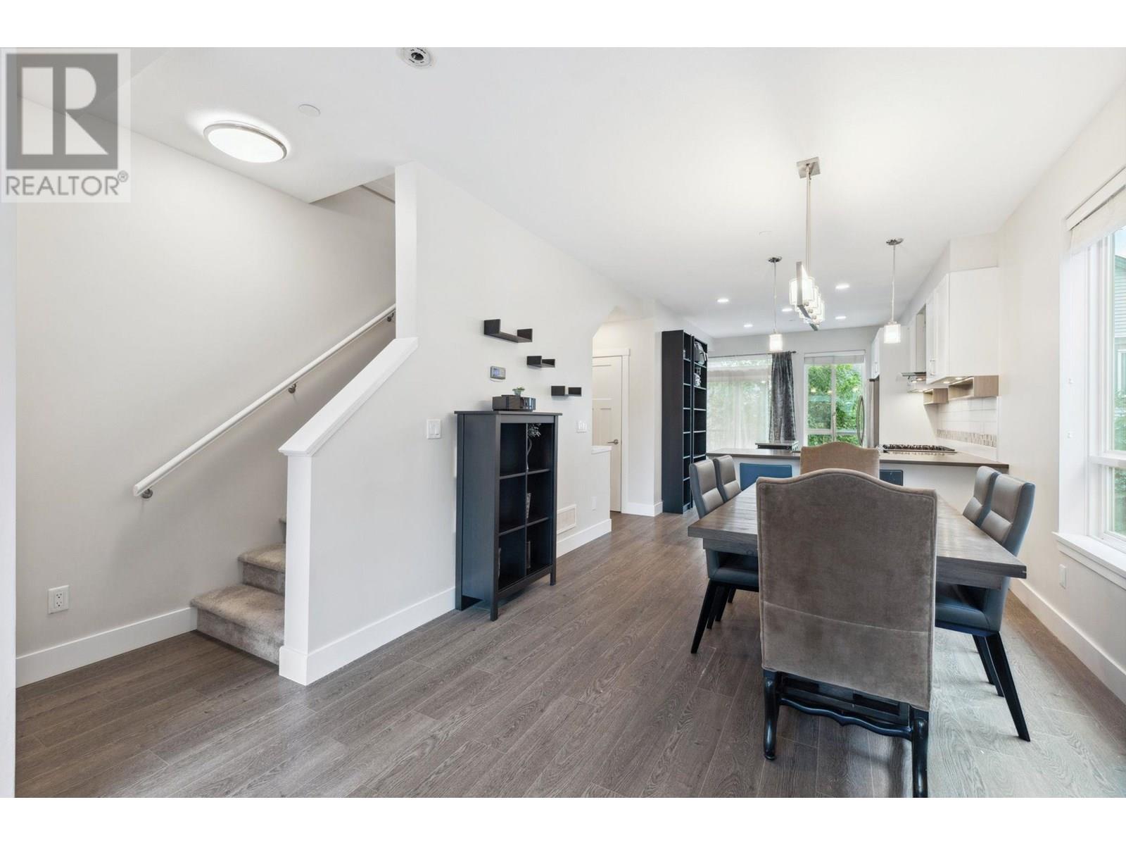 511 4688 Hawk Lane
