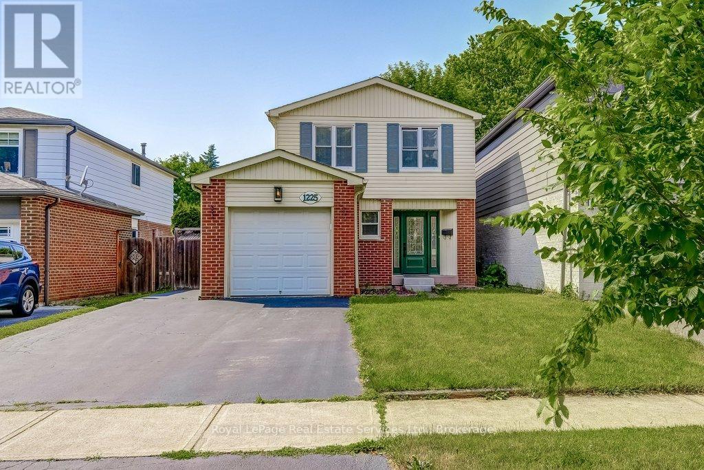 1225 Consort Crescent