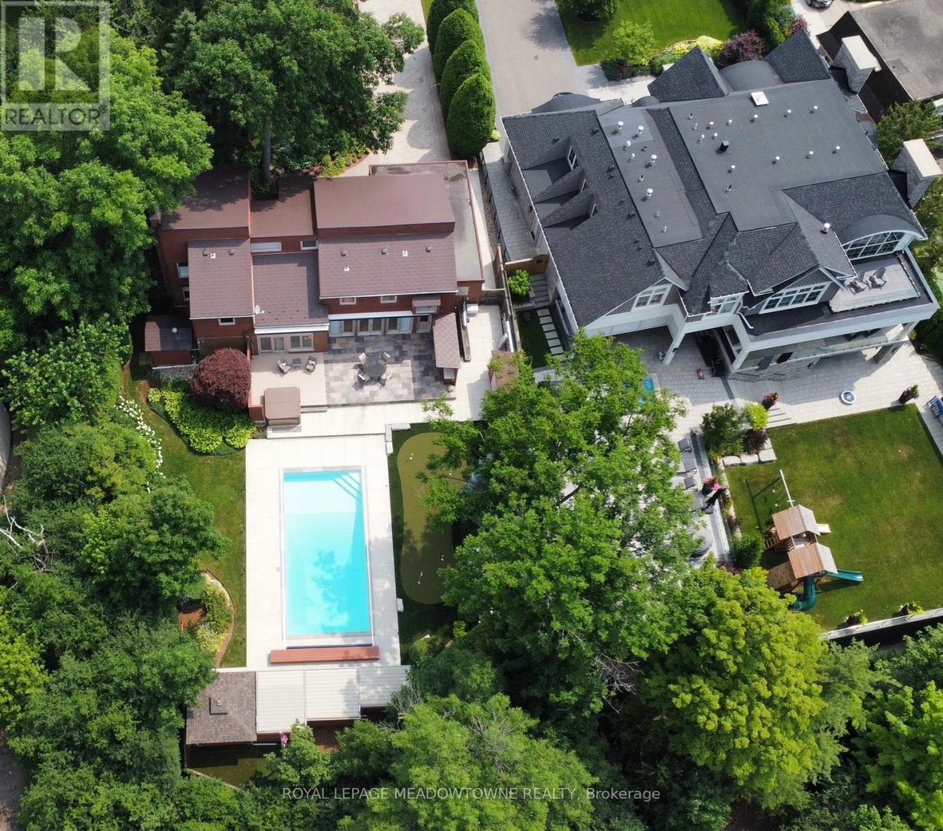 28 Pine Tree Crescent