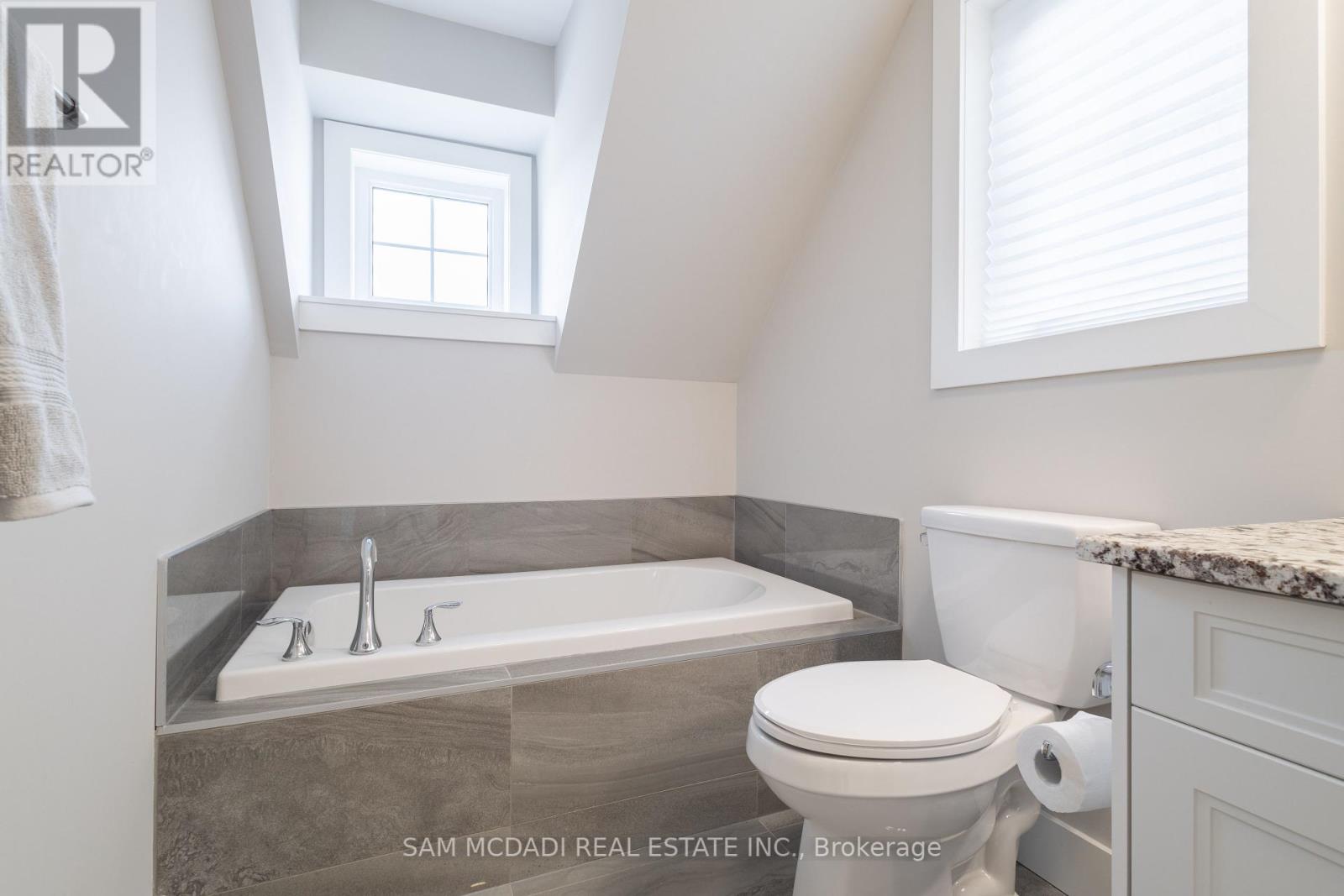 121 Black Willow Crescent