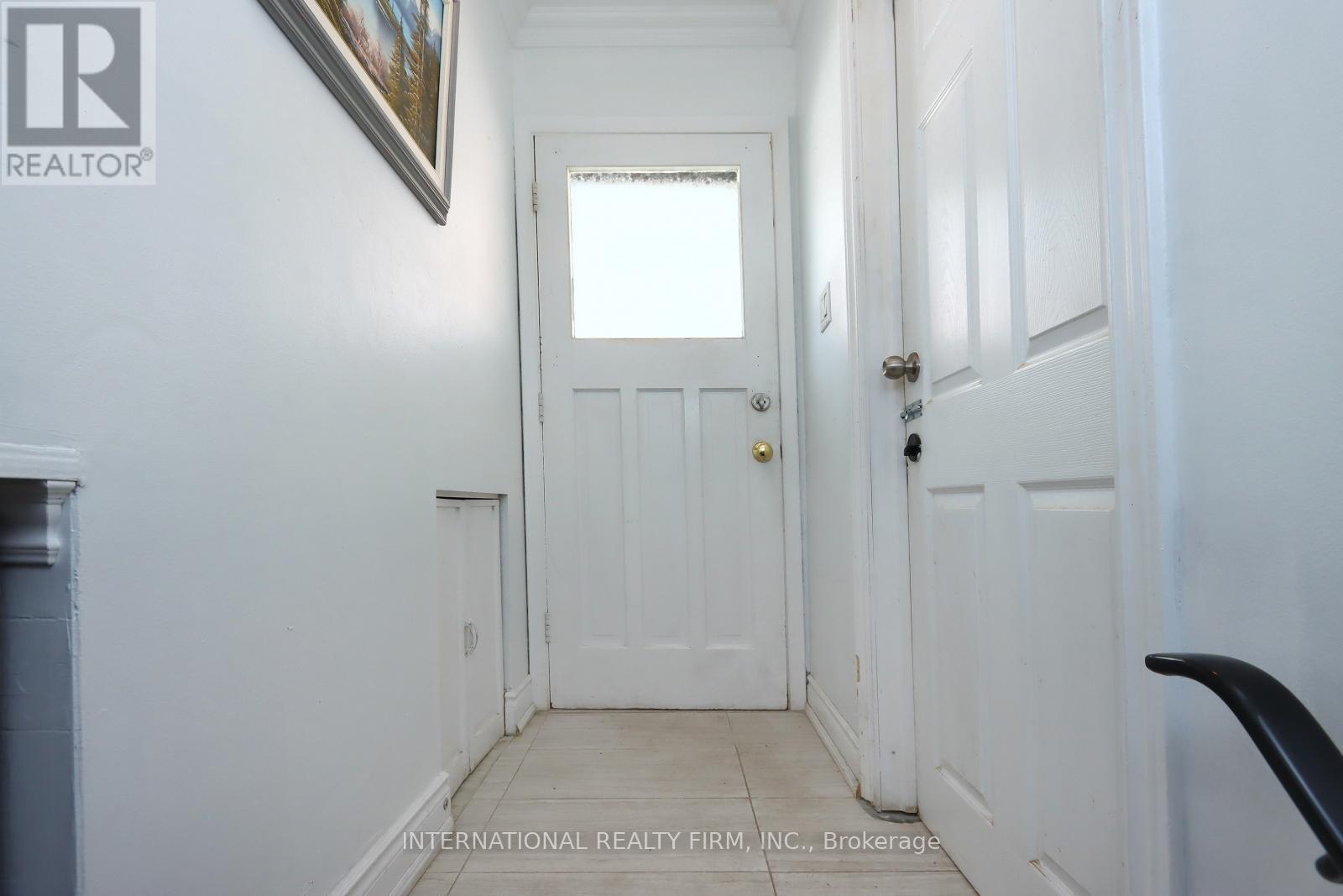 3352 Queen Frederica Drive