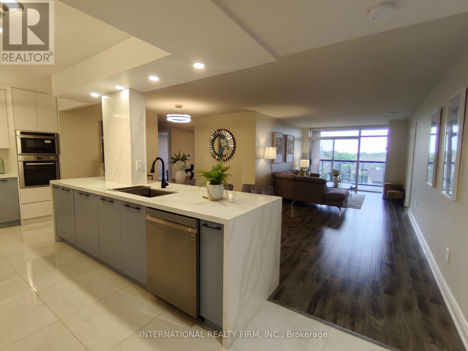 605 880 Grandview Way