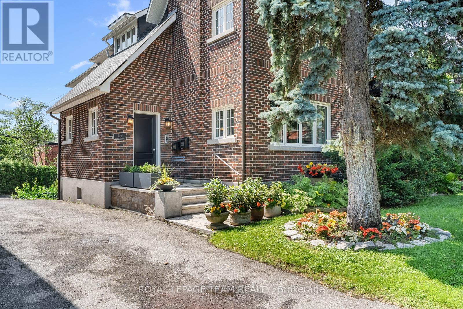228 Rideau Terrace