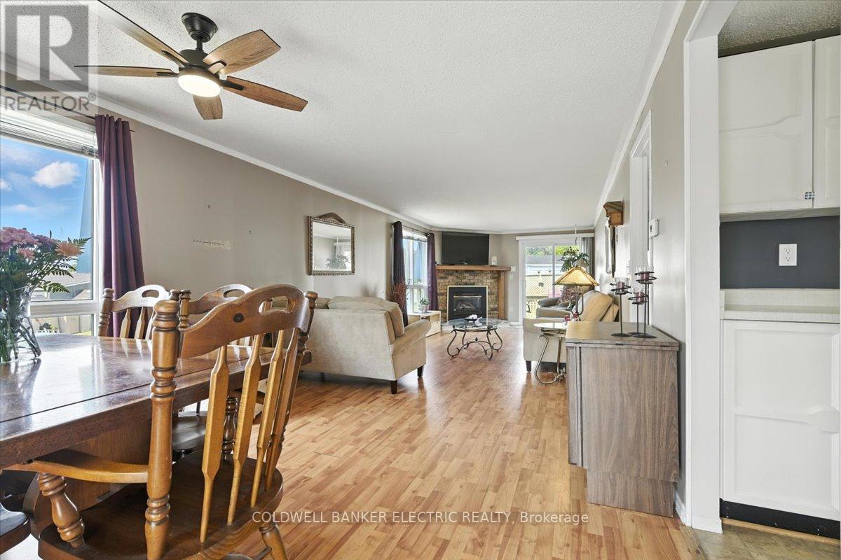 18 Loyalist Court