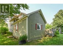 Bath (# pieces 1-6) - 98 Saint Pierre Ouest Boulevard, Caraquet, NB E1W1B6 Photo 5