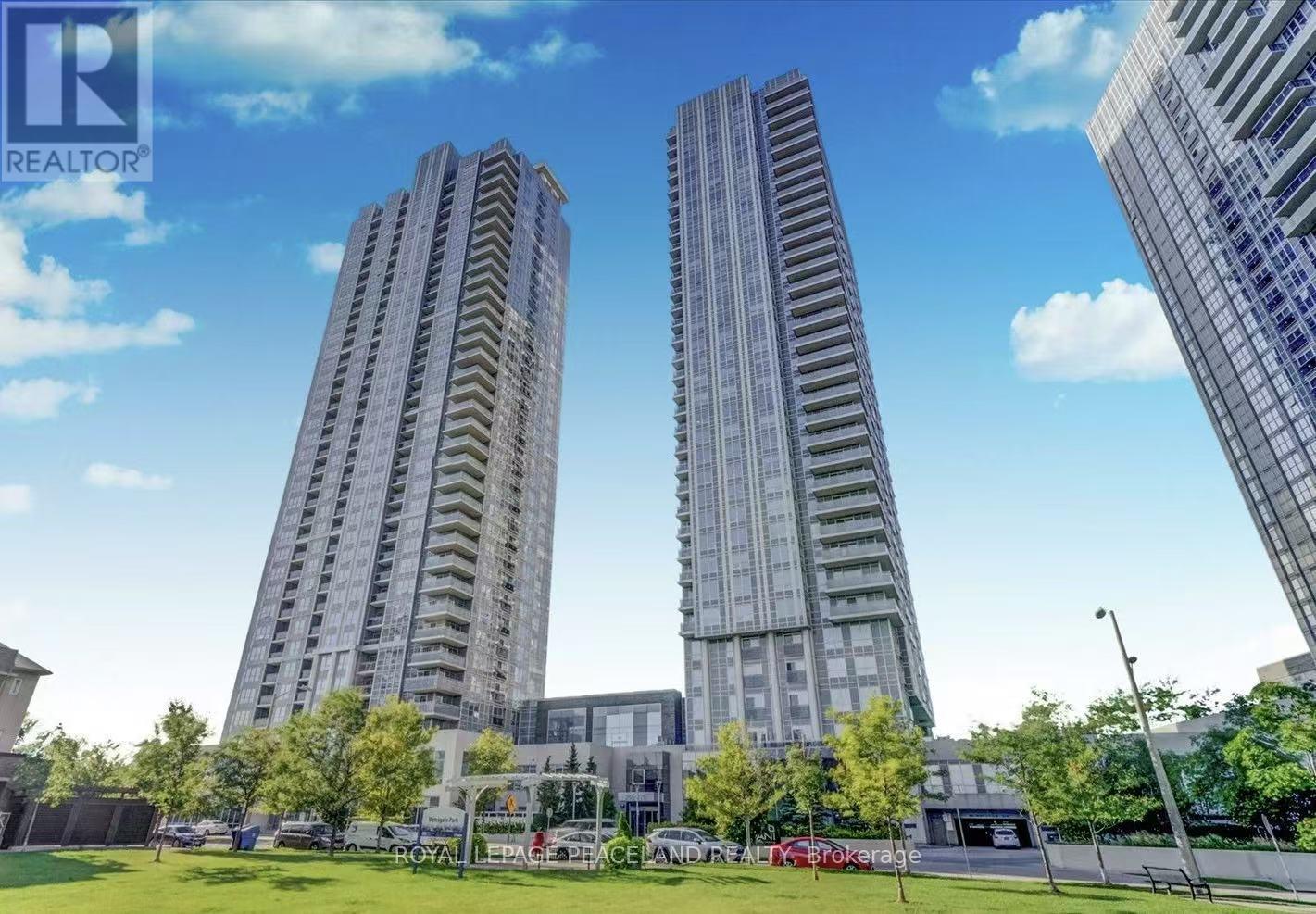 2123 275 Village Green Square