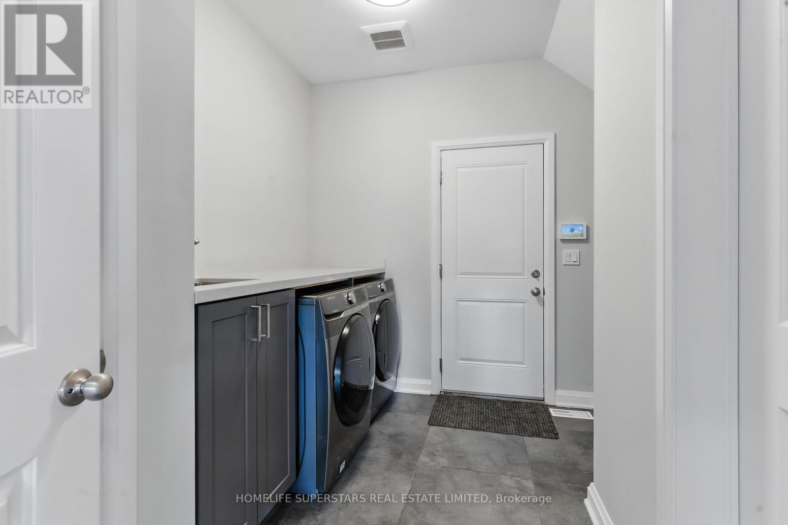 7394 Sherrilee Crescent