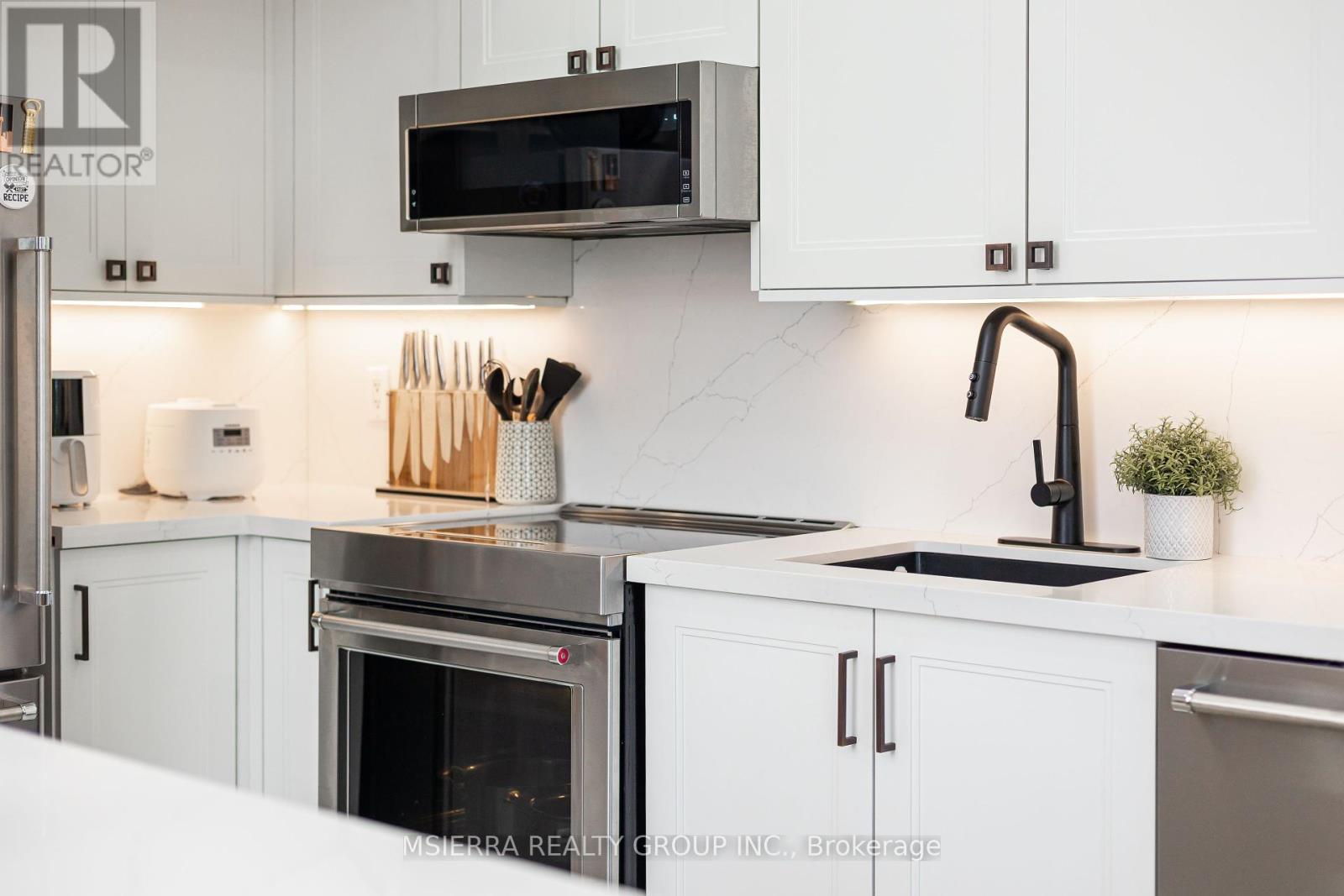 254 1496 Victoria Park Avenue