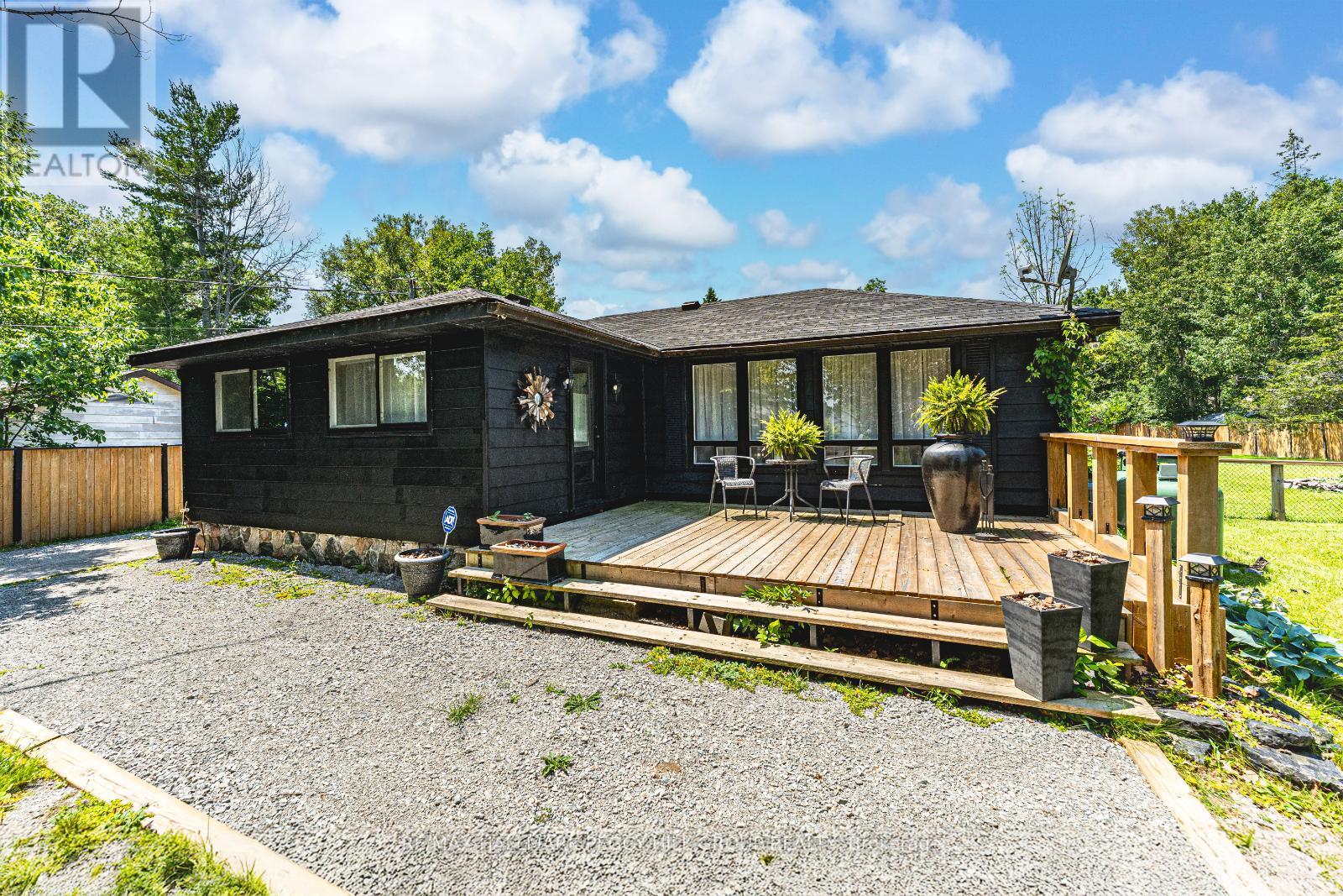 156 Woodlands Avenue