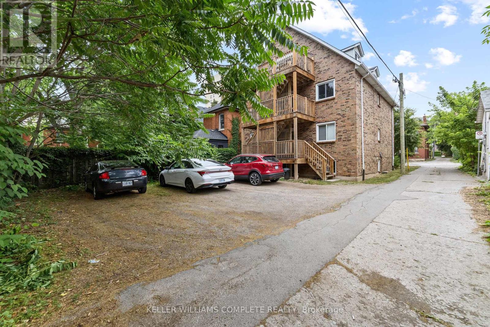 220 Caroline Street S