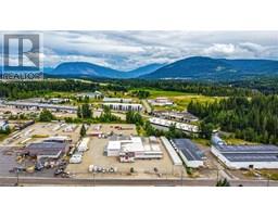 5351 46 Avenue Se, Image 2