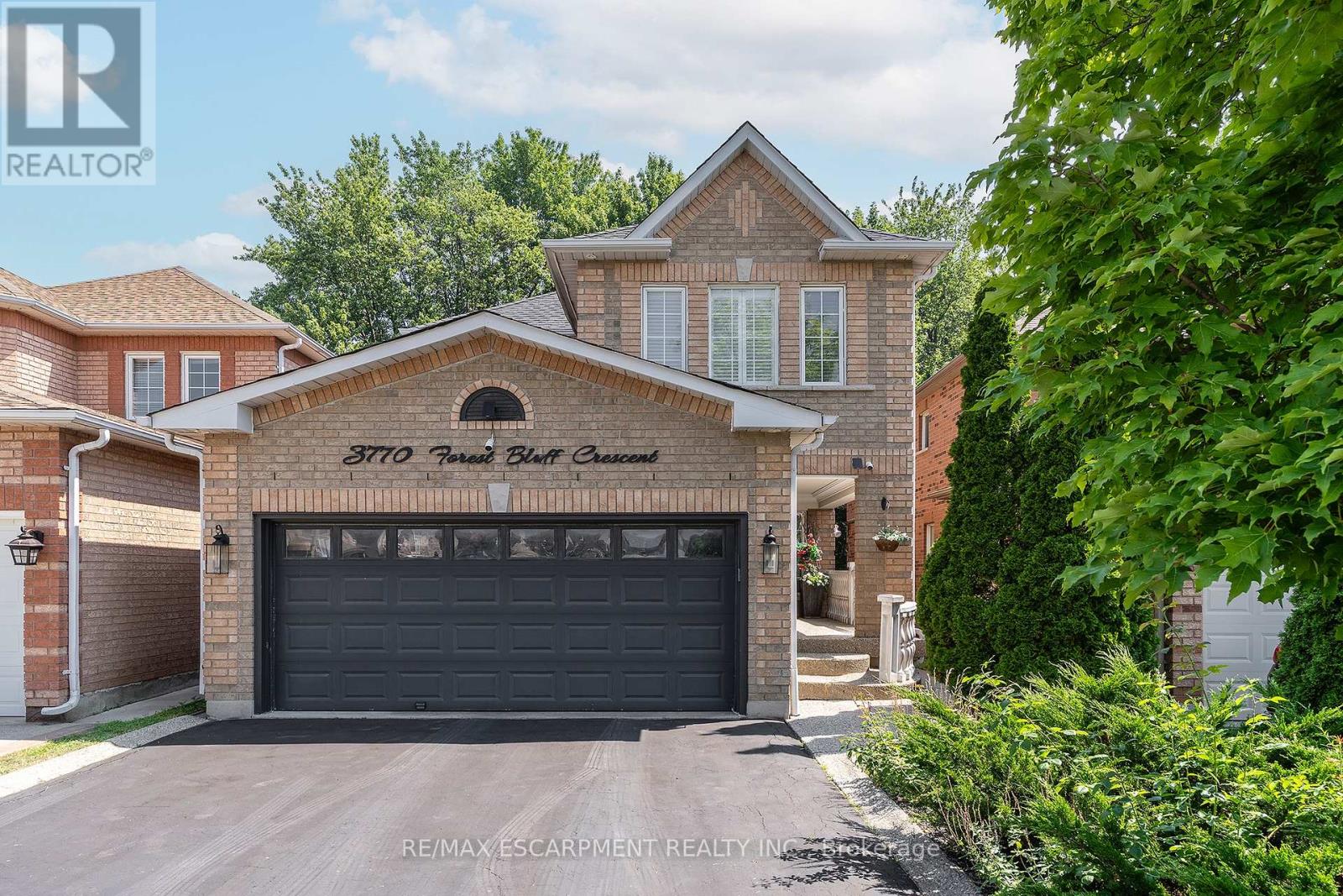 3770 Forest Bluff Crescent