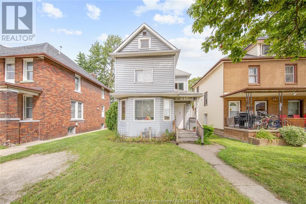 1920 University Avenue West