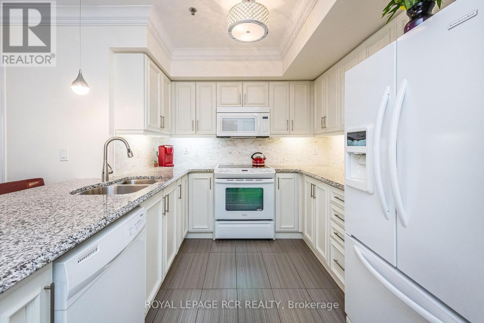 106 60 Baycliffe Crescent