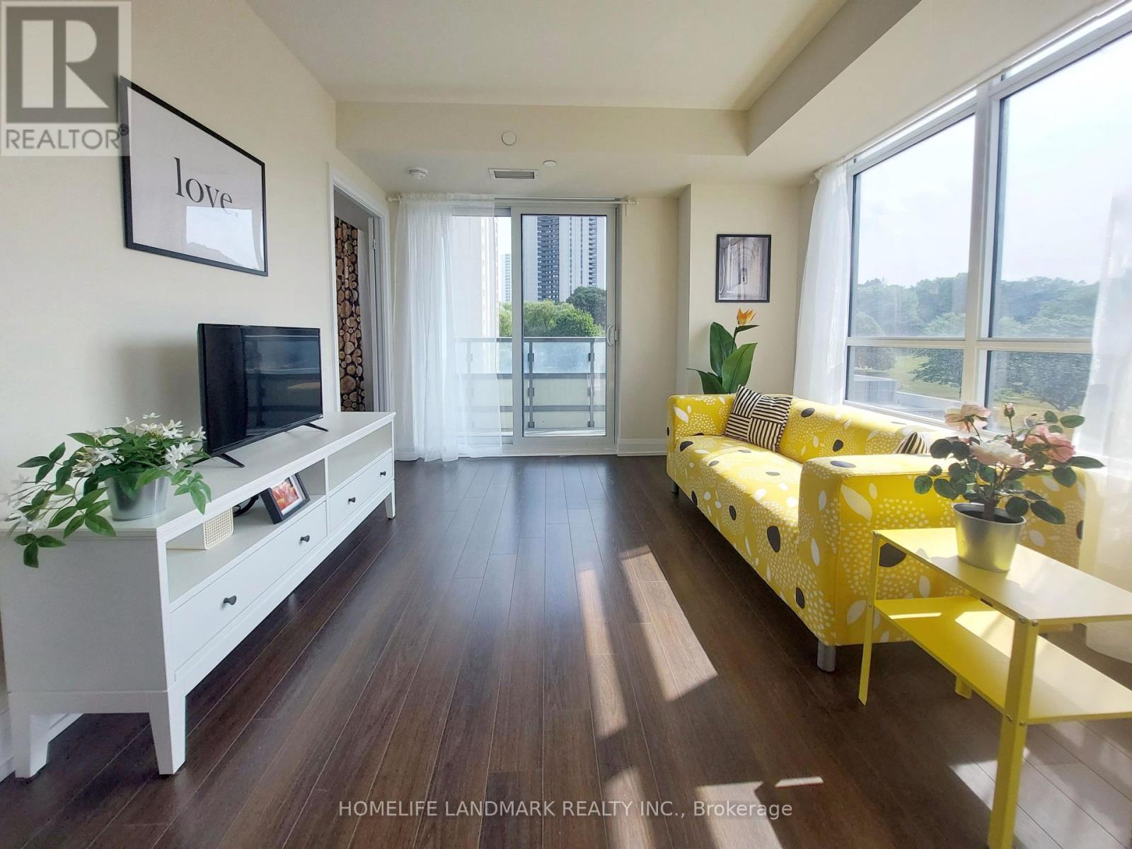 609 18 Graydon Hall Drive
