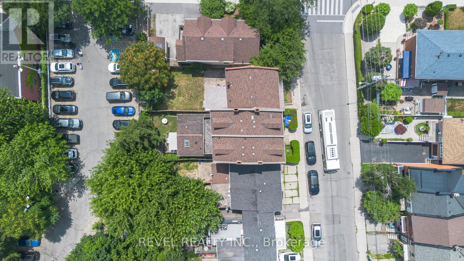 168 Macnab Street N