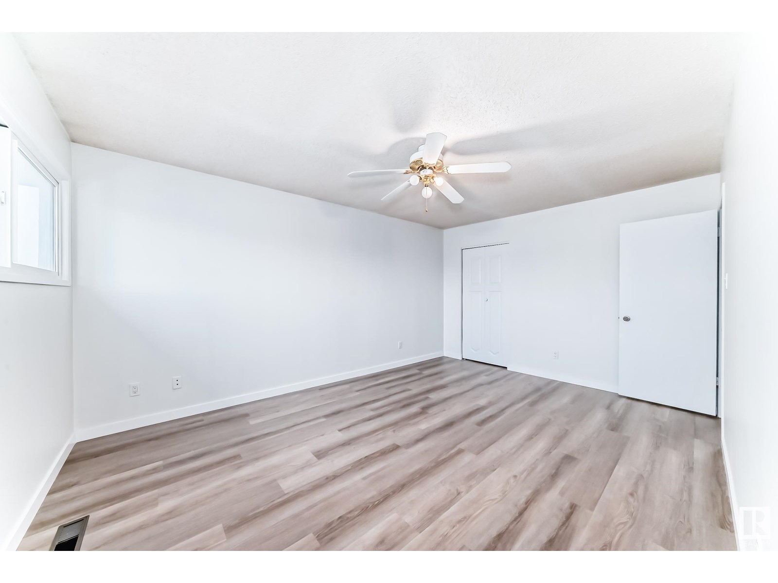 18435 93 Av Nw