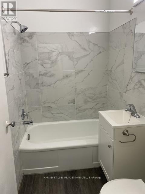 B 2 1582 Bathurst Street