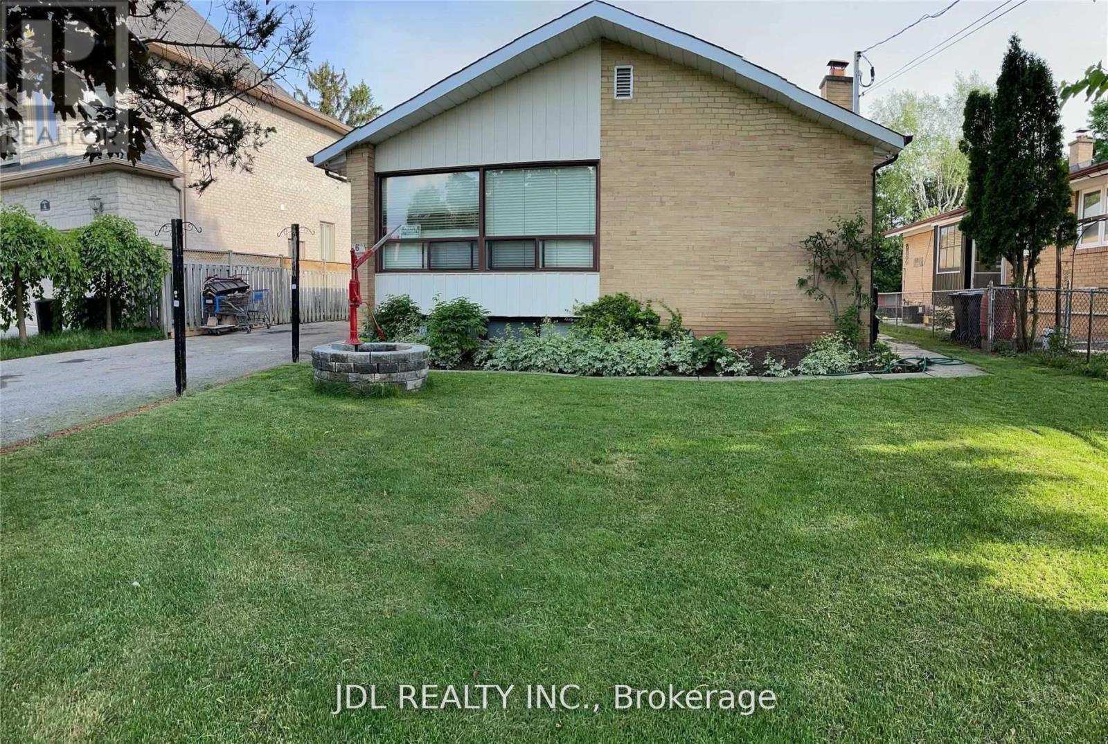 6 Rockport Crescent