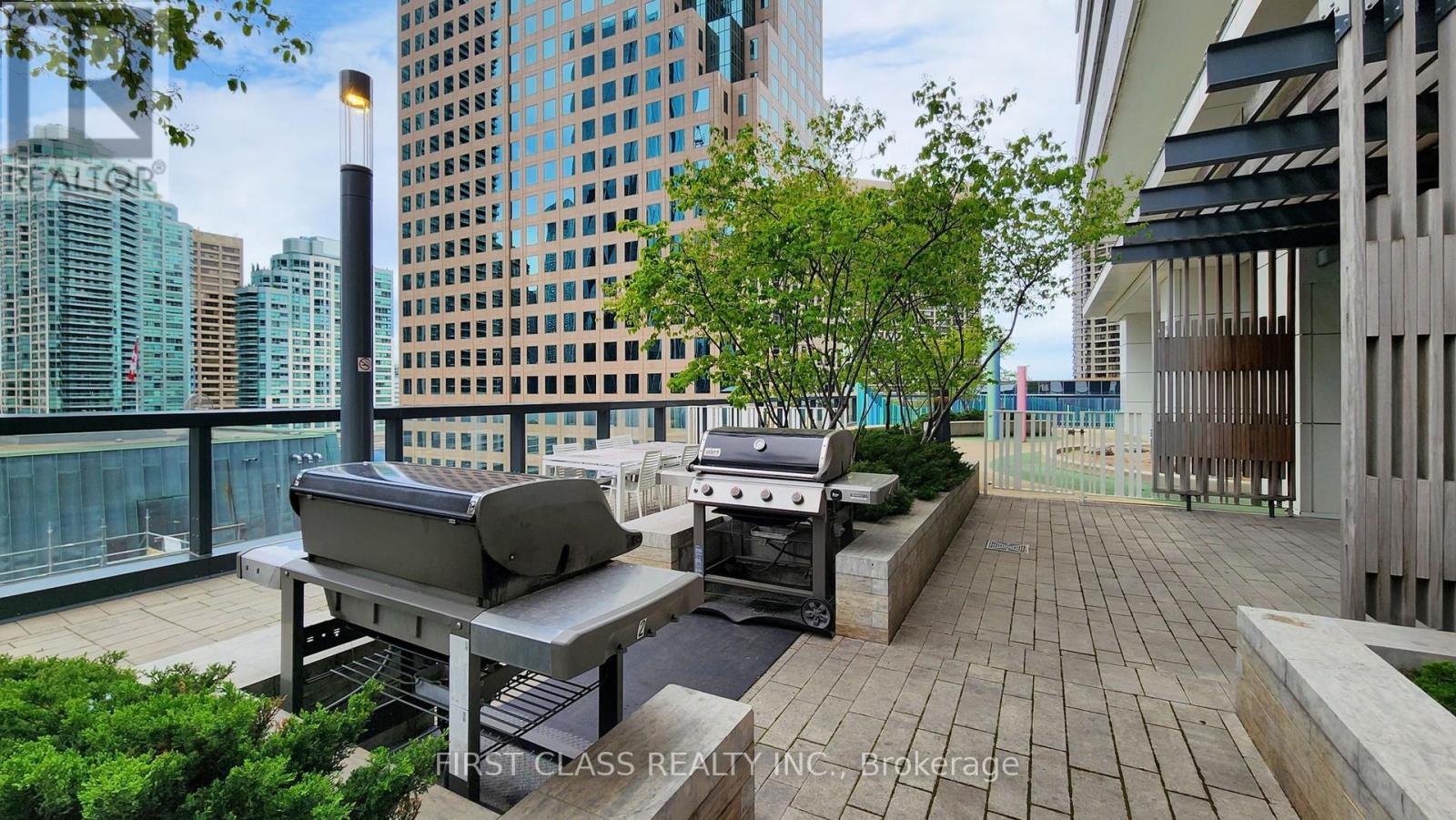 1210 100 Harbour Street