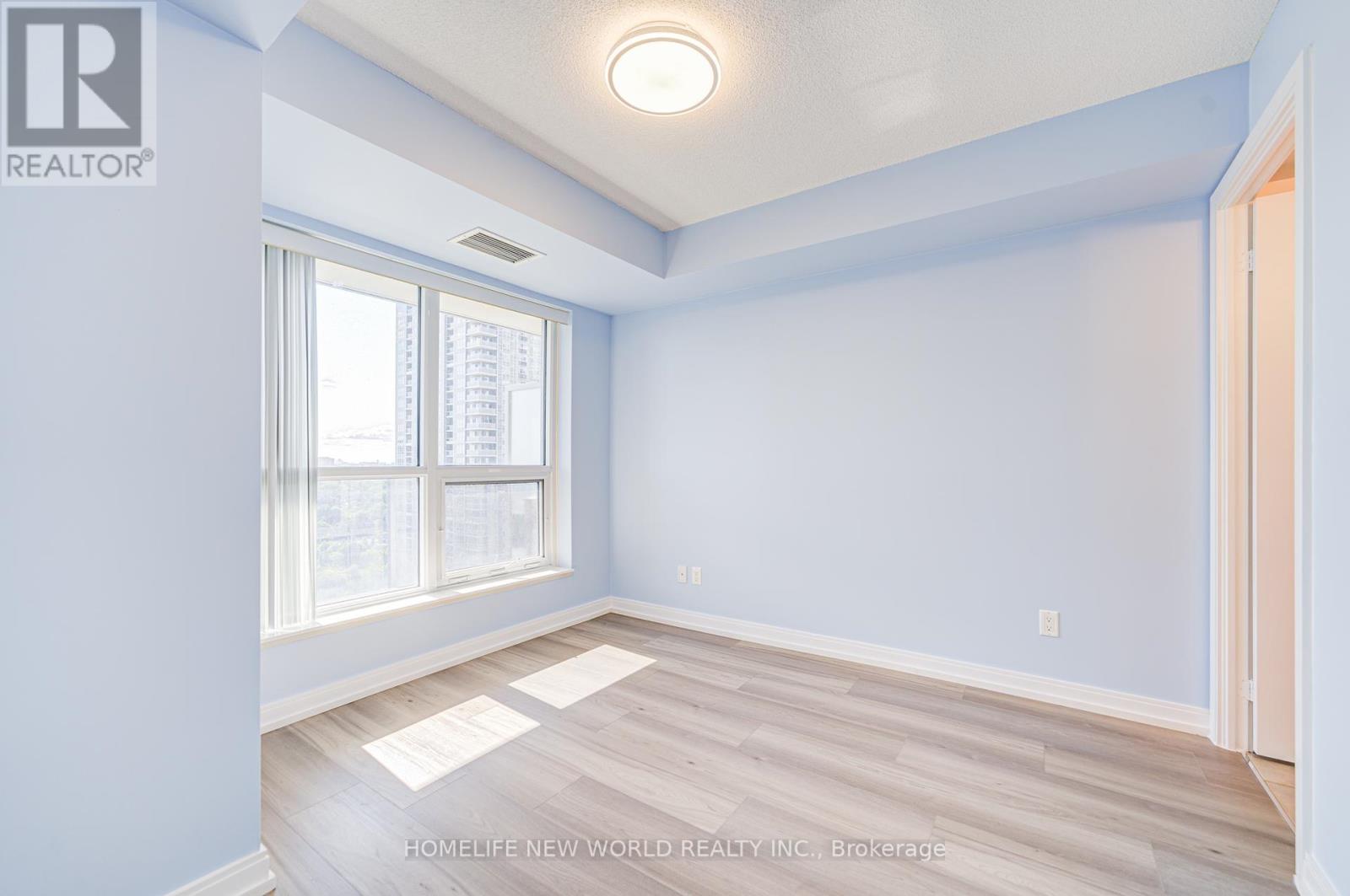 1815 181 Village Green Square