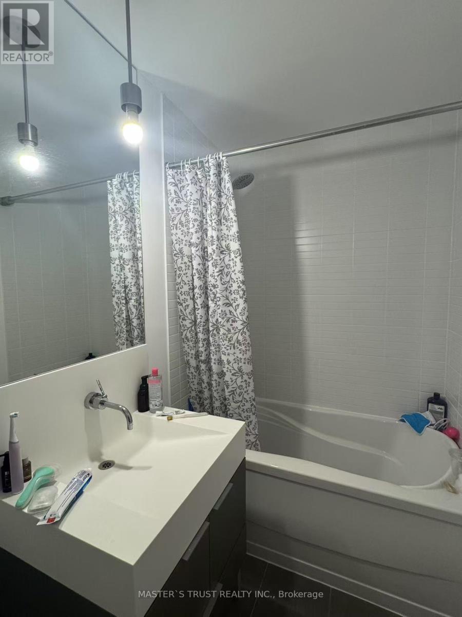 2607 110 Charles Street E