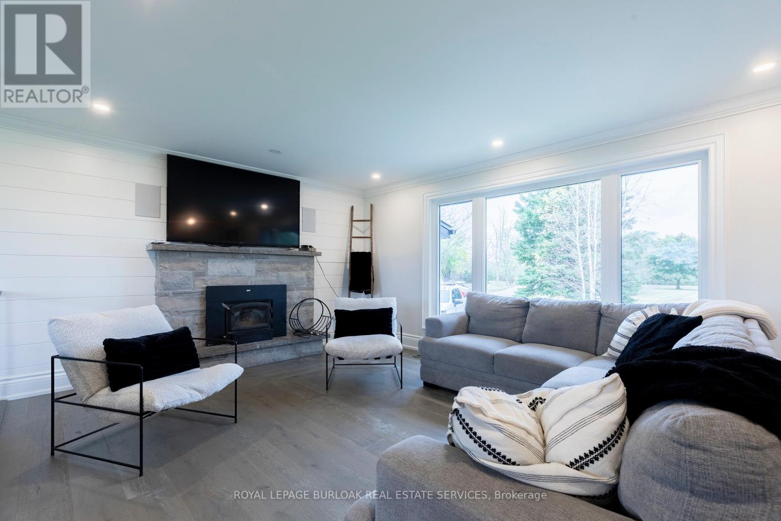 1506 6th Con Road W