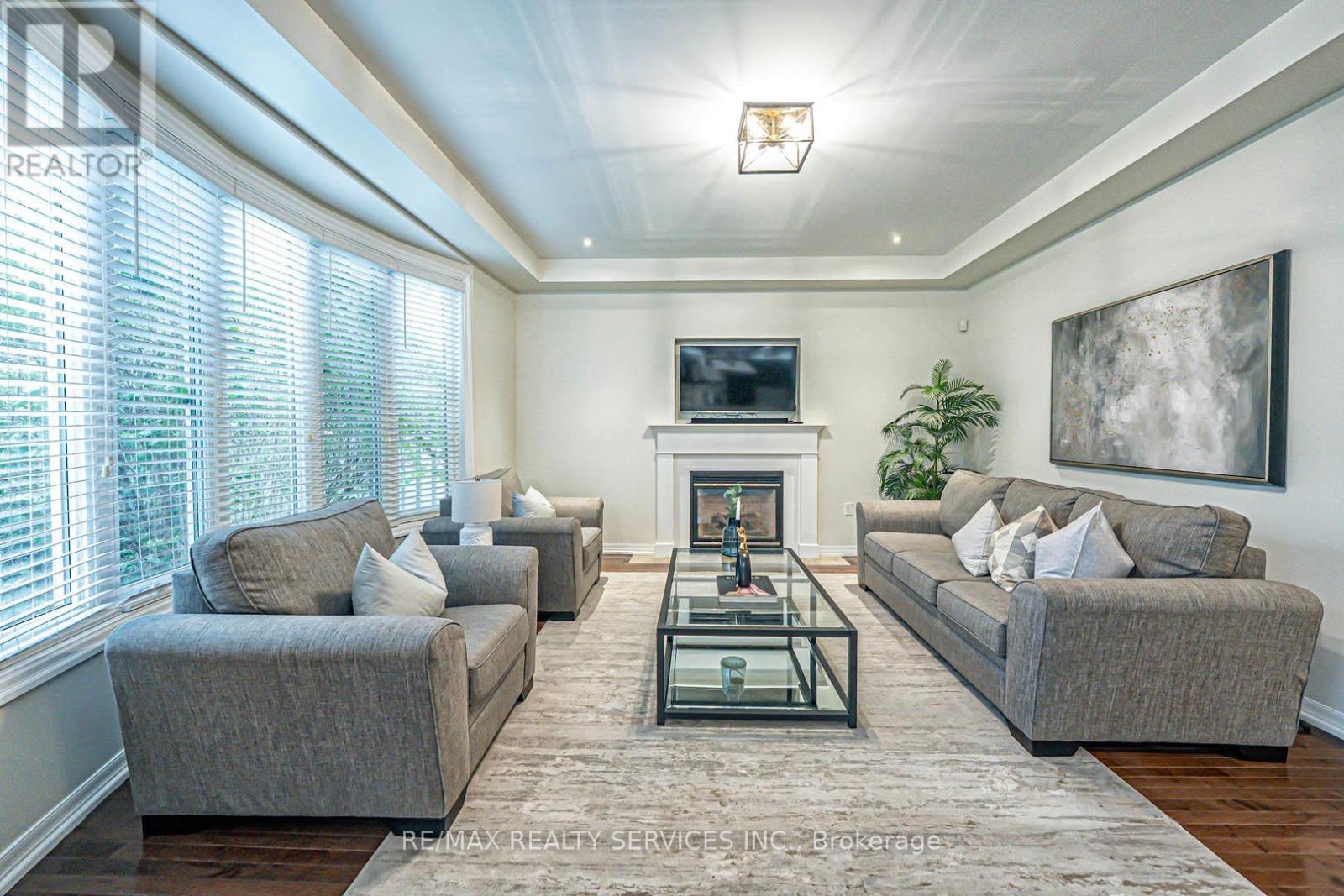 879 Etherington Way