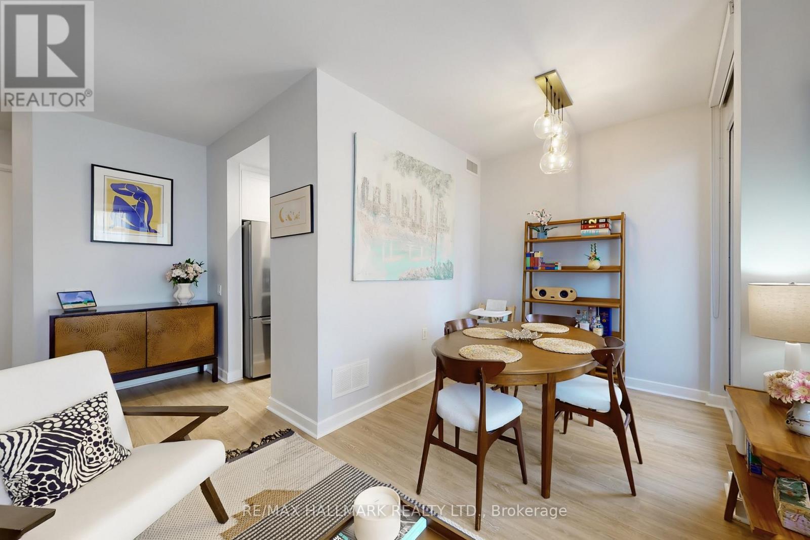 1402 85 Bloor Street E