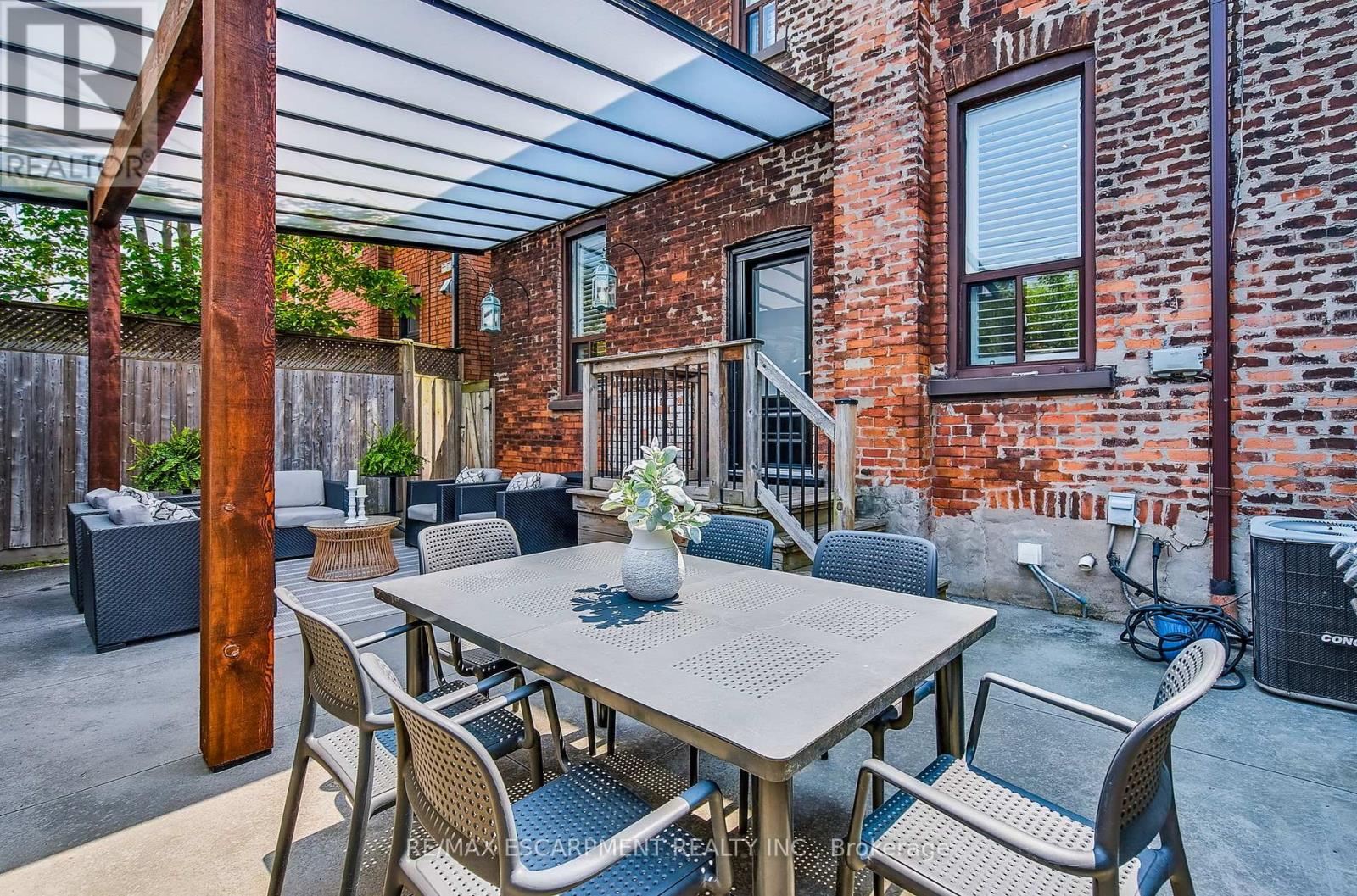 53 Murray Street E
